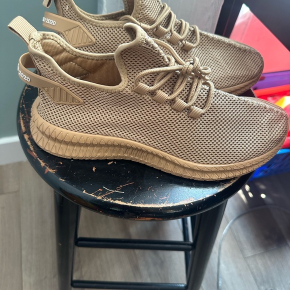 Beige mens 9 athletic preppy streetwear  lace up running shoes casual light - Picture 2 of 7